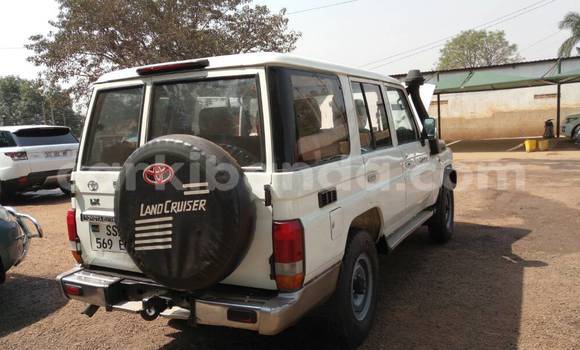 Buy Used Toyota Land Cruiser White Car in Kampala in Uganda Buy Used Toyota Land Cruiser White Car in Kampala in Uganda
