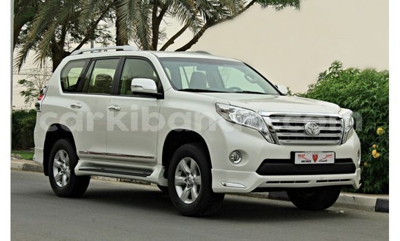 Nunua Imported Toyota Prado Nyeupe Gari ndani ya Import - Dubai nchini Uganda