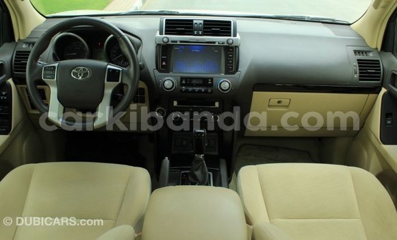 Acheter Import Voiture Toyota Prado Blanc à Import - Dubai, Ouganda Acheter Import Voiture Toyota Prado Blanc à Import - Dubai, Ouganda