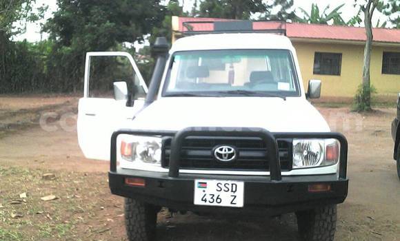 Buy Used Toyota Land Cruiser White Car in Kampala in Uganda Buy Used Toyota Land Cruiser White Car in Kampala in Uganda