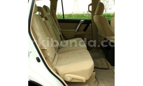 Acheter Import Voiture Toyota Prado Blanc à Import - Dubai, Ouganda Acheter Import Voiture Toyota Prado Blanc à Import - Dubai, Ouganda