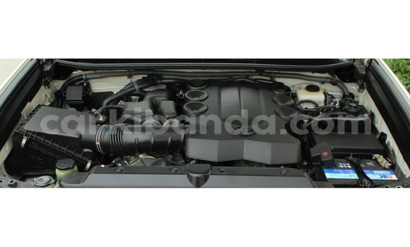 Acheter Import Voiture Toyota Prado Blanc à Import - Dubai, Ouganda Acheter Import Voiture Toyota Prado Blanc à Import - Dubai, Ouganda