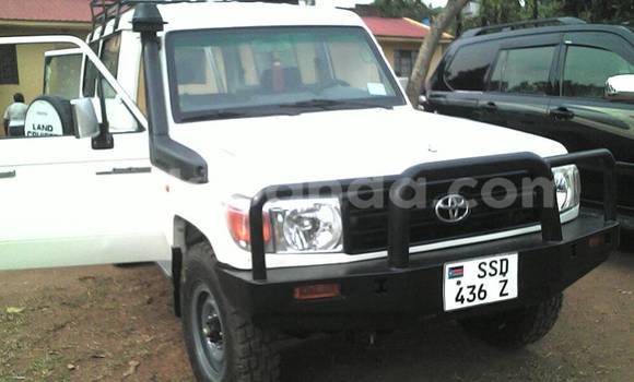 Buy Used Toyota Land Cruiser White Car in Kampala in Uganda Buy Used Toyota Land Cruiser White Car in Kampala in Uganda