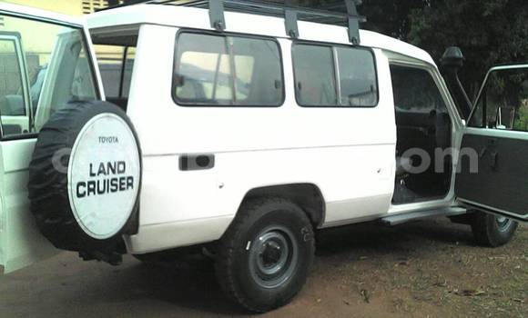 Buy Used Toyota Land Cruiser White Car in Kampala in Uganda Buy Used Toyota Land Cruiser White Car in Kampala in Uganda