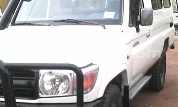 Buy Used Toyota Land Cruiser White Car in Kampala in Uganda Buy Used Toyota Land Cruiser White Car in Kampala in Uganda