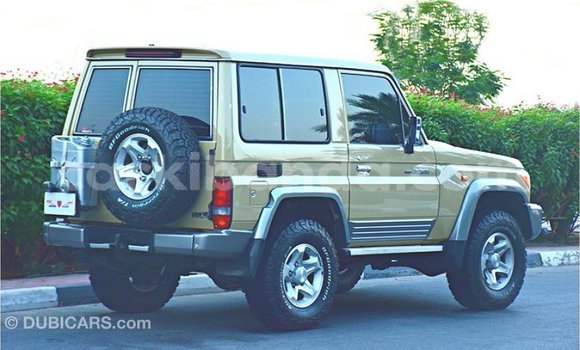 Acheter Import Voiture Toyota Land Cruiser Beige à Import - Dubai, Ouganda Acheter Import Voiture Toyota Land Cruiser Beige à Import - Dubai, Ouganda