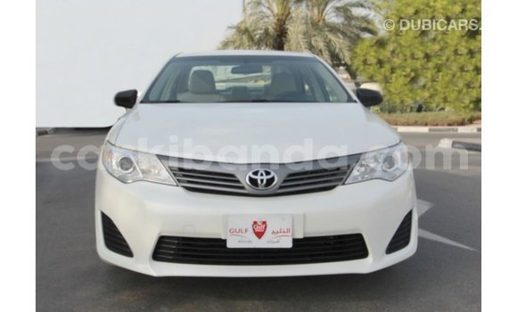 Acheter Import Voiture Toyota Camry Blanc à Import - Dubai, Ouganda Acheter Import Voiture Toyota Camry Blanc à Import - Dubai, Ouganda