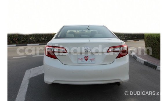 Acheter Import Voiture Toyota Camry Blanc à Import - Dubai, Ouganda Acheter Import Voiture Toyota Camry Blanc à Import - Dubai, Ouganda