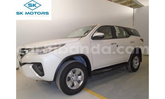 Gura Imported Toyota Fortuner White Imodoka i Import - Dubai mu Uganda