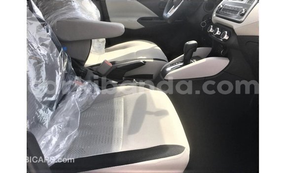 Acheter Import Voiture Nissan Sunny Blanc à Import - Dubai, Ouganda Acheter Import Voiture Nissan Sunny Blanc à Import - Dubai, Ouganda