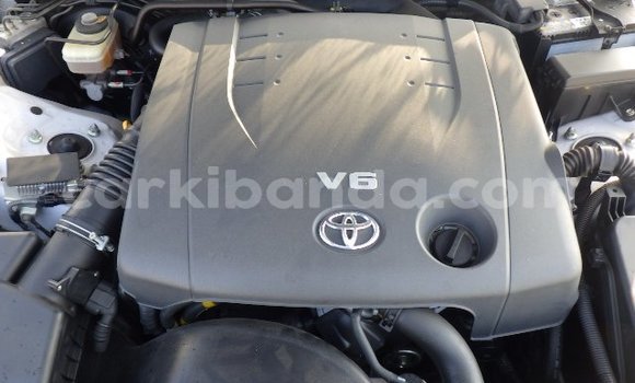 Acheter Occasion Voiture Toyota Mark X Blanc à Kampala, Ouganda Acheter Occasion Voiture Toyota Mark X Blanc à Kampala, Ouganda