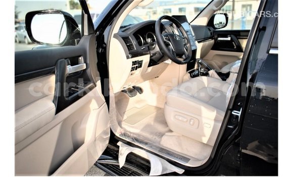 Acheter Import Voiture Toyota Land Cruiser Noir à Import - Dubai, Ouganda Acheter Import Voiture Toyota Land Cruiser Noir à Import - Dubai, Ouganda