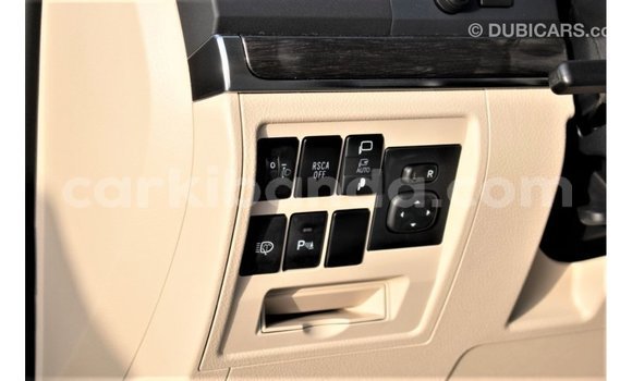 Acheter Import Voiture Toyota Land Cruiser Noir à Import - Dubai, Ouganda Acheter Import Voiture Toyota Land Cruiser Noir à Import - Dubai, Ouganda