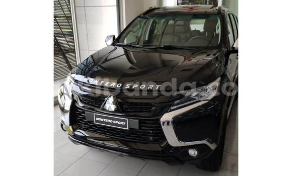 Nunua Imported Mitsubishi Montero Nyeusi Gari ndani ya Import - Dubai nchini Uganda