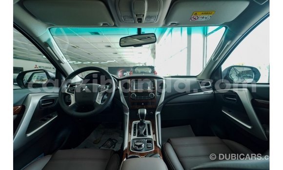 Acheter Import Voiture Mitsubishi Montero Noir à Import - Dubai, Ouganda Acheter Import Voiture Mitsubishi Montero Noir à Import - Dubai, Ouganda