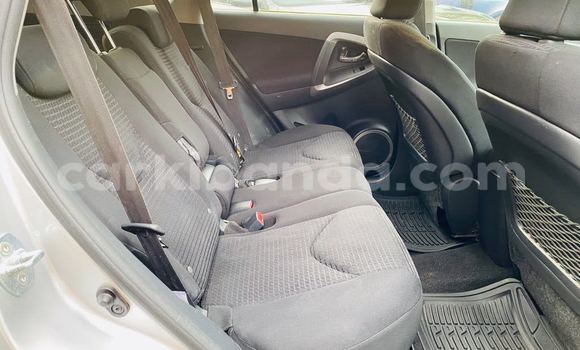 Gura Yakoze Toyota RAV4 Silver Imodoka i Kampala mu Uganda Gura Yakoze Toyota RAV4 Silver Imodoka i Kampala mu Uganda