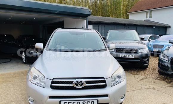 Gura Yakoze Toyota RAV4 Silver Imodoka i Kampala mu Uganda Gura Yakoze Toyota RAV4 Silver Imodoka i Kampala mu Uganda