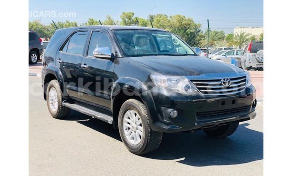 Acheter Import Voiture Toyota Fortuner Noir à Import - Dubai, Ouganda Acheter Import Voiture Toyota Fortuner Noir à Import - Dubai, Ouganda