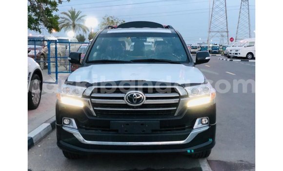 Gura Imported Toyota Land Cruiser Black Imodoka i Import - Dubai mu Uganda