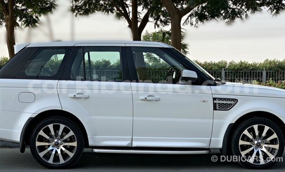 Acheter Import Voiture Land Rover Range Rover Blanc à Import - Dubai, Ouganda Acheter Import Voiture Land Rover Range Rover Blanc à Import - Dubai, Ouganda