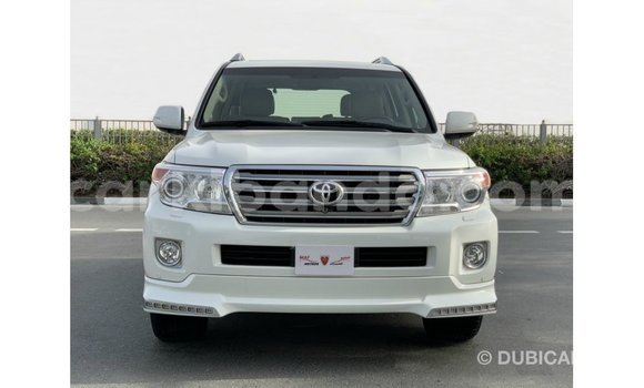 Acheter Import Voiture Toyota Land Cruiser Blanc à Import - Dubai, Ouganda Acheter Import Voiture Toyota Land Cruiser Blanc à Import - Dubai, Ouganda