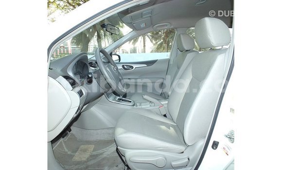 Acheter Import Voiture Nissan Tiida Blanc à Import - Dubai, Ouganda Acheter Import Voiture Nissan Tiida Blanc à Import - Dubai, Ouganda