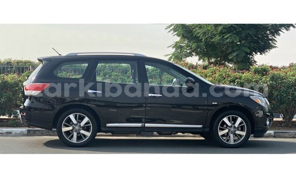 Nunua Imported Nissan Pathfinder Nyeusi Gari ndani ya Import - Dubai nchini Uganda Nunua Imported Nissan Pathfinder Nyeusi Gari ndani ya Import - Dubai nchini Uganda