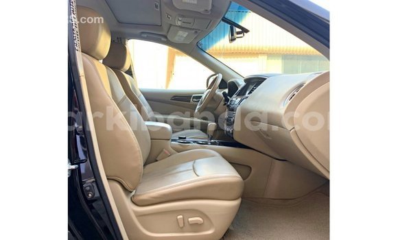 Nunua Imported Nissan Pathfinder Nyeusi Gari ndani ya Import - Dubai nchini Uganda Nunua Imported Nissan Pathfinder Nyeusi Gari ndani ya Import - Dubai nchini Uganda