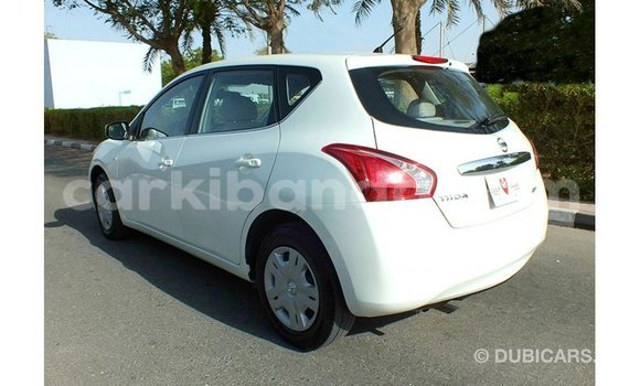 Acheter Import Voiture Nissan Tiida Blanc à Import - Dubai, Ouganda Acheter Import Voiture Nissan Tiida Blanc à Import - Dubai, Ouganda