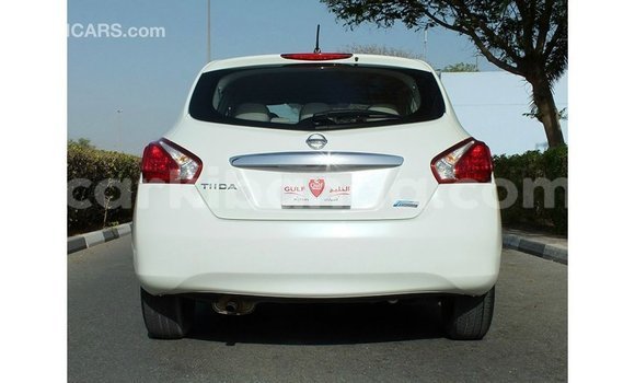 Acheter Import Voiture Nissan Tiida Blanc à Import - Dubai, Ouganda Acheter Import Voiture Nissan Tiida Blanc à Import - Dubai, Ouganda