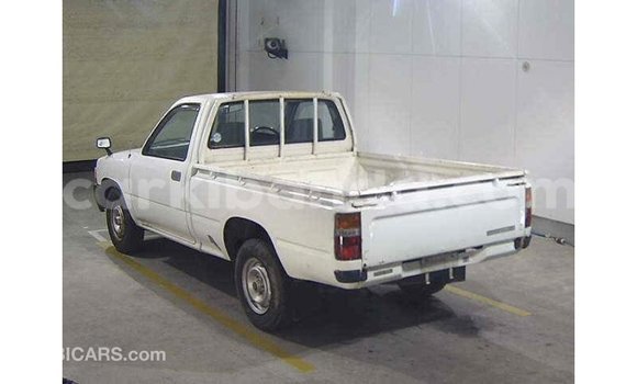Acheter Import Voiture Toyota Hilux Blanc à Import - Dubai, Ouganda Acheter Import Voiture Toyota Hilux Blanc à Import - Dubai, Ouganda