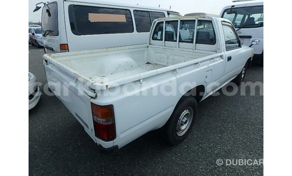 Acheter Import Voiture Toyota Hilux Blanc à Import - Dubai, Ouganda Acheter Import Voiture Toyota Hilux Blanc à Import - Dubai, Ouganda