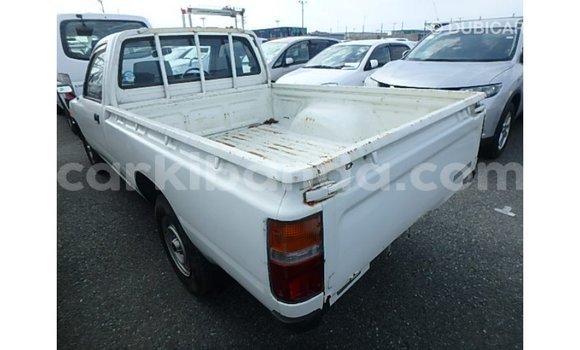 Acheter Import Voiture Toyota Hilux Blanc à Import - Dubai, Ouganda Acheter Import Voiture Toyota Hilux Blanc à Import - Dubai, Ouganda