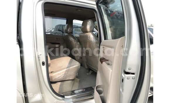 Nunua Imported Toyota Hilux Nyingine Gari ndani ya Import - Dubai nchini Uganda Nunua Imported Toyota Hilux Nyingine Gari ndani ya Import - Dubai nchini Uganda