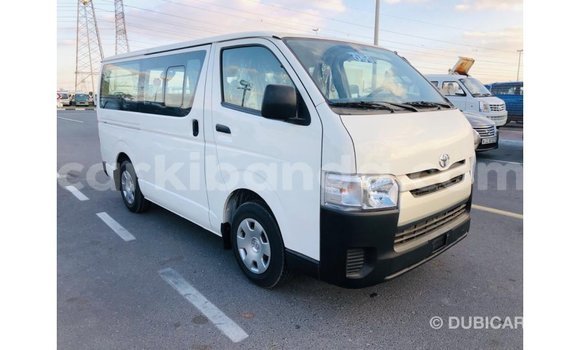 Acheter Import Voiture Toyota Hiace Blanc à Import - Dubai, Ouganda Acheter Import Voiture Toyota Hiace Blanc à Import - Dubai, Ouganda