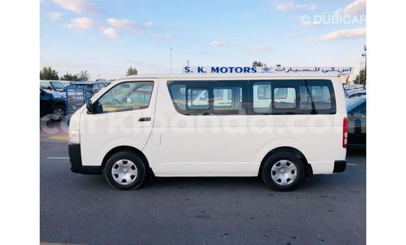 Acheter Import Voiture Toyota Hiace Blanc à Import - Dubai, Ouganda Acheter Import Voiture Toyota Hiace Blanc à Import - Dubai, Ouganda