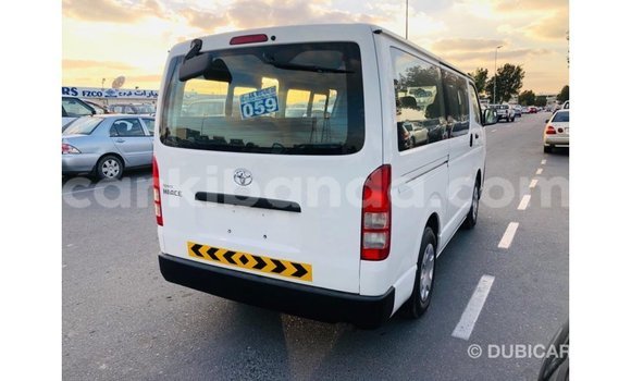 Acheter Import Voiture Toyota Hiace Blanc à Import - Dubai, Ouganda Acheter Import Voiture Toyota Hiace Blanc à Import - Dubai, Ouganda