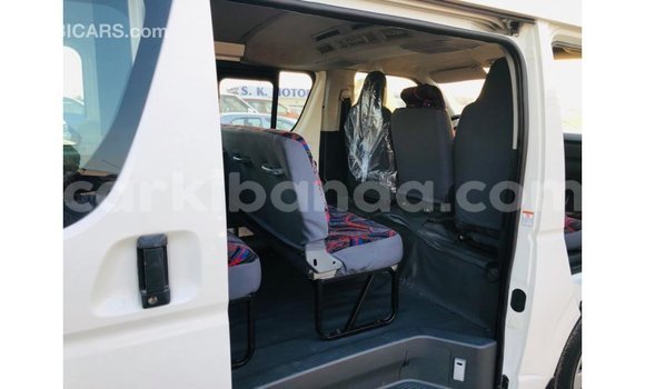 Acheter Import Voiture Toyota Hiace Blanc à Import - Dubai, Ouganda Acheter Import Voiture Toyota Hiace Blanc à Import - Dubai, Ouganda