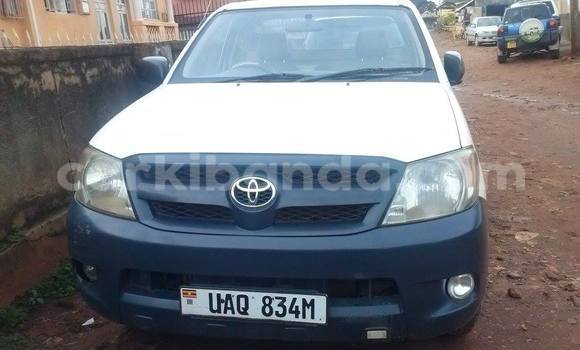 Gura Yakoze Toyota Hilux White Imodoka i Arua mu Uganda Gura Yakoze Toyota Hilux White Imodoka i Arua mu Uganda