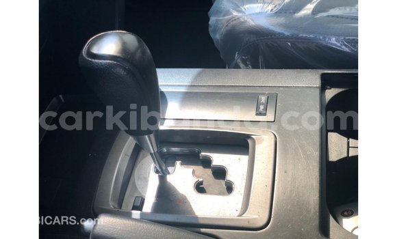 Acheter Import Voiture Toyota Land Cruiser Blanc à Import - Dubai, Ouganda Acheter Import Voiture Toyota Land Cruiser Blanc à Import - Dubai, Ouganda