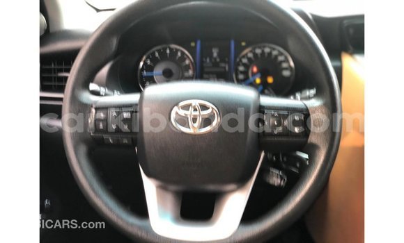 Acheter Import Voiture Toyota Fortuner Blanc à Import - Dubai, Ouganda Acheter Import Voiture Toyota Fortuner Blanc à Import - Dubai, Ouganda