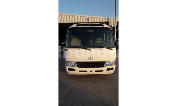Acheter Import Voiture Toyota Coaster Blanc à Import - Dubai, Ouganda
