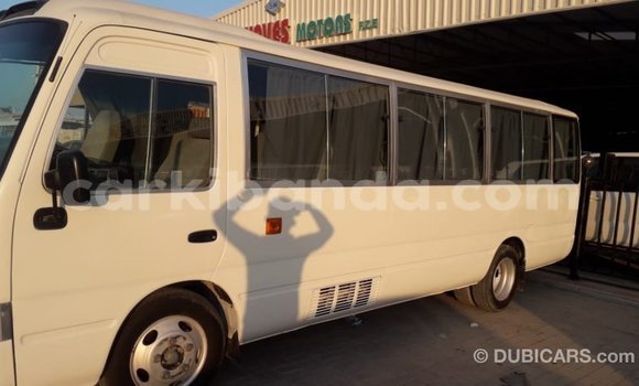 Acheter Import Voiture Toyota Coaster Blanc à Import - Dubai, Ouganda Acheter Import Voiture Toyota Coaster Blanc à Import - Dubai, Ouganda