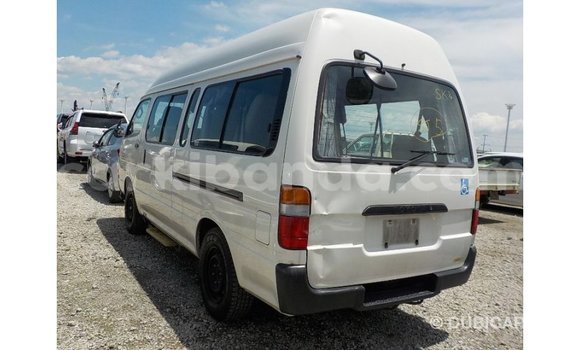 Acheter Import Voiture Toyota Hiace Blanc à Import - Dubai, Ouganda Acheter Import Voiture Toyota Hiace Blanc à Import - Dubai, Ouganda