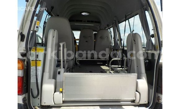 Acheter Import Voiture Toyota Hiace Blanc à Import - Dubai, Ouganda Acheter Import Voiture Toyota Hiace Blanc à Import - Dubai, Ouganda