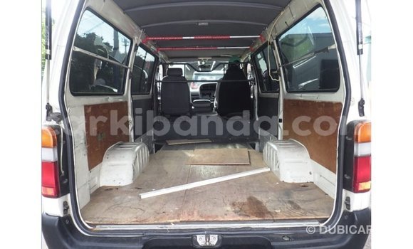Acheter Import Voiture Toyota Hiace Blanc à Import - Dubai, Ouganda Acheter Import Voiture Toyota Hiace Blanc à Import - Dubai, Ouganda