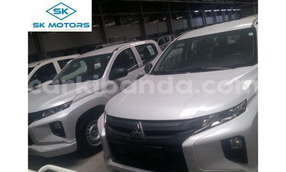 Nunua Imported Mitsubishi L200 Nyeupe Gari ndani ya Import - Dubai nchini Uganda Nunua Imported Mitsubishi L200 Nyeupe Gari ndani ya Import - Dubai nchini Uganda