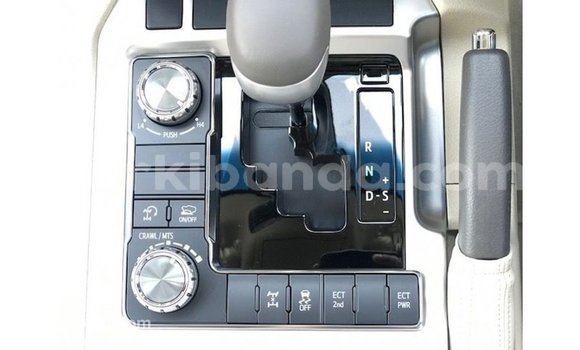 Nunua Imported Toyota Land Cruiser Nyeupe Gari ndani ya Import - Dubai nchini Uganda Nunua Imported Toyota Land Cruiser Nyeupe Gari ndani ya Import - Dubai nchini Uganda