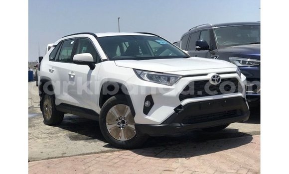 Acheter Import Voiture Toyota 4Runner Blanc à Import - Dubai, Ouganda