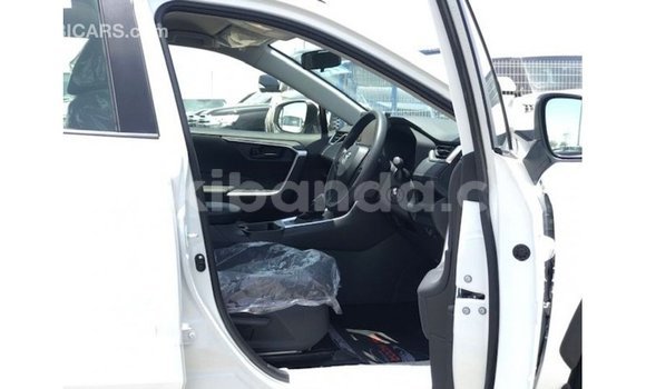 Nunua Imported Toyota 4Runner Nyeupe Gari ndani ya Import - Dubai nchini Uganda Nunua Imported Toyota 4Runner Nyeupe Gari ndani ya Import - Dubai nchini Uganda